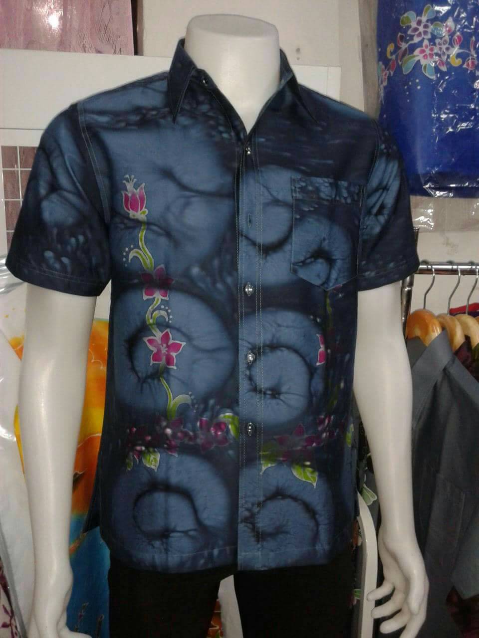 อาดำบาติก : เสื้อบาติกผู้ชาย